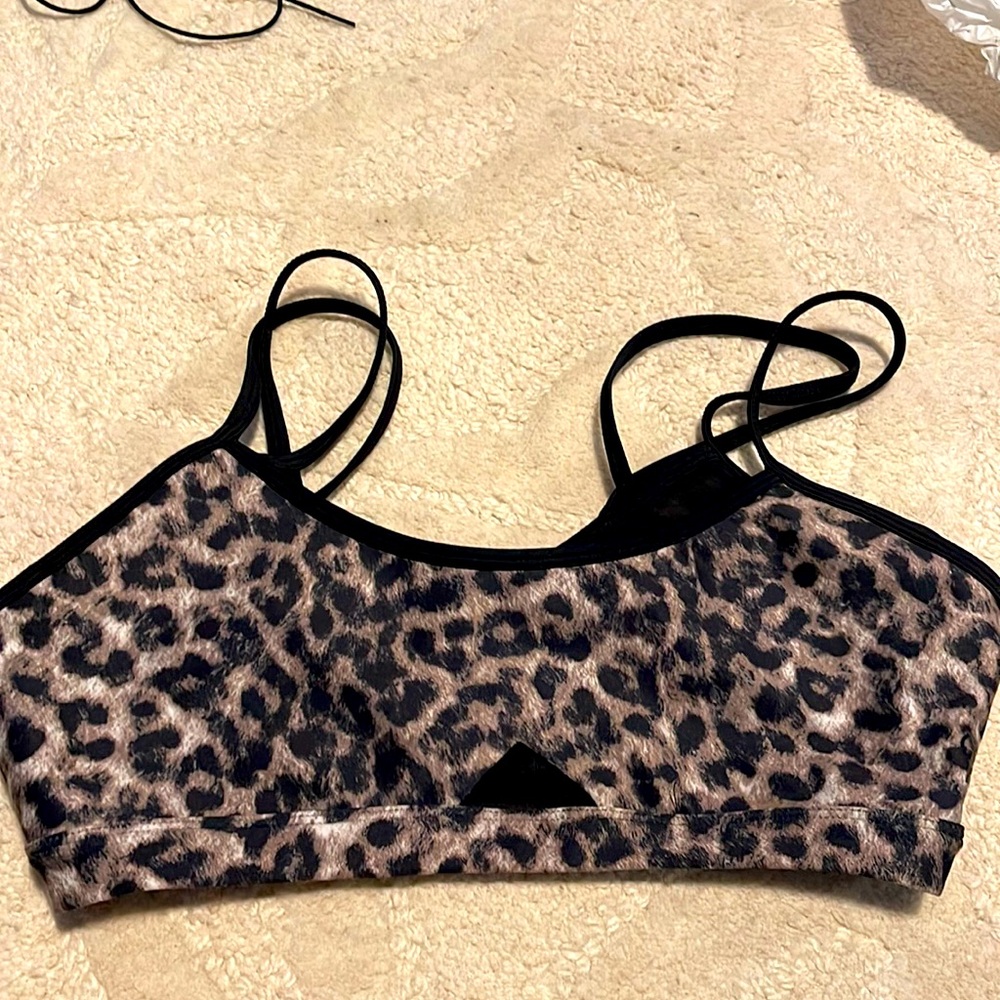 Good American sports bra size 2